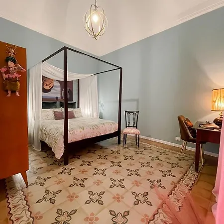 Apartment Wunderkammer Art Gallery *