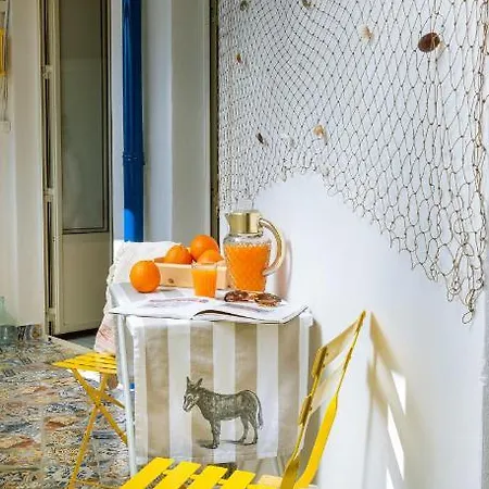 Wunderkammer Art Gallery Apartment *
